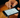Person, der bruger en smartphone til at finde virksomhedens placering på Google Maps, som en del af optimering via Google My Business.